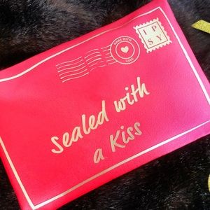 IPSY LOVE LETTER GLAM COSMETIC CLUTCH BAG